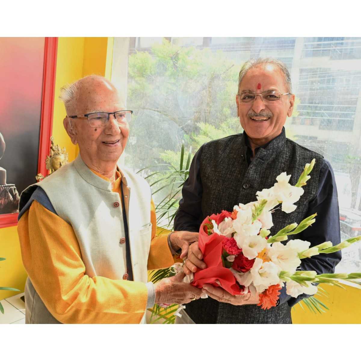 Governor Kavindra Gupta Meets Shanta Kumar in Palampur