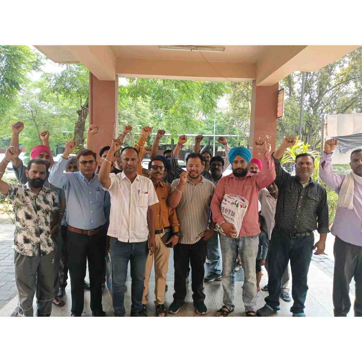 Guru Nanak Dev Hospital Employees Protest Over Salary