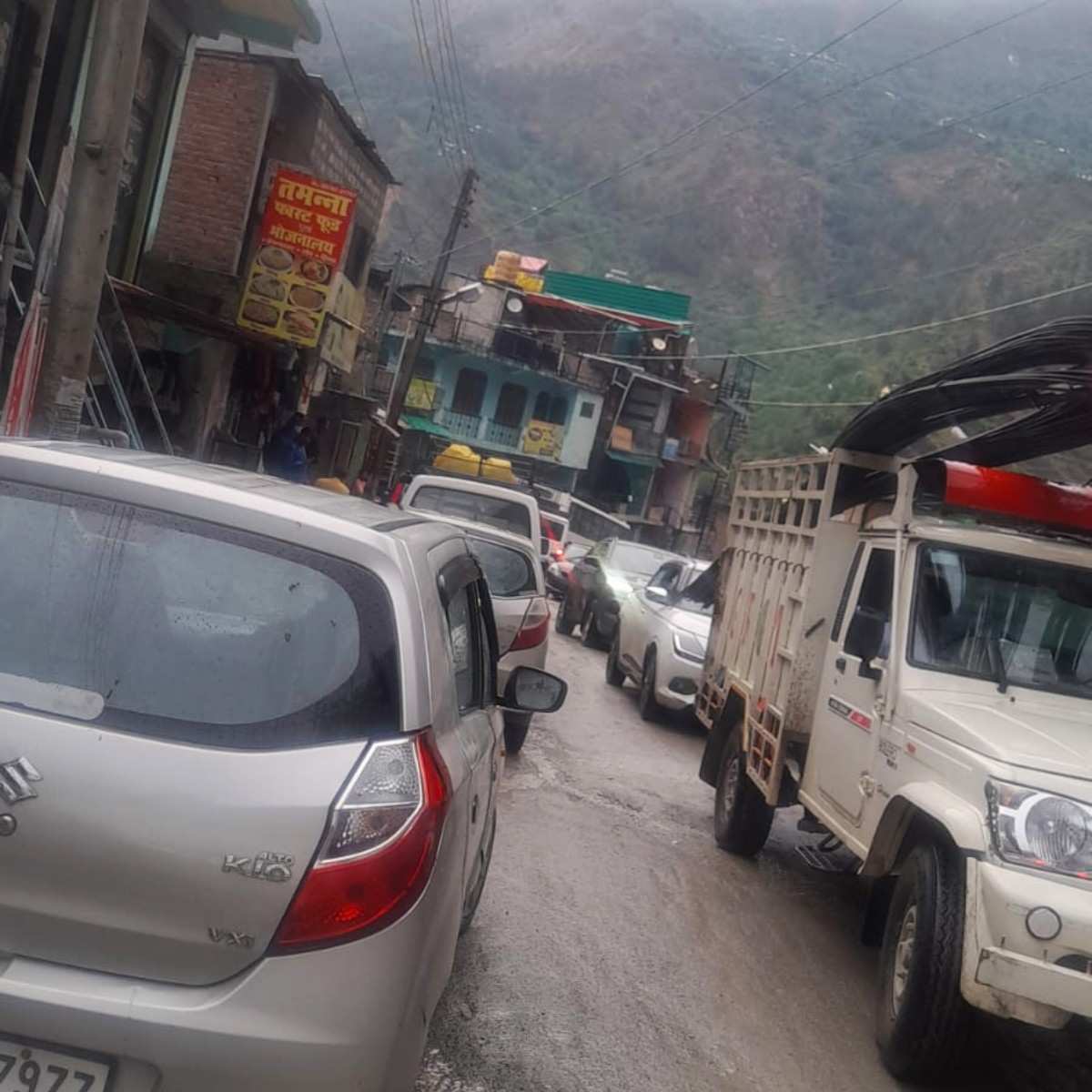 Kullu Traffic Jam Crisis Near Tirthan Valley Route
