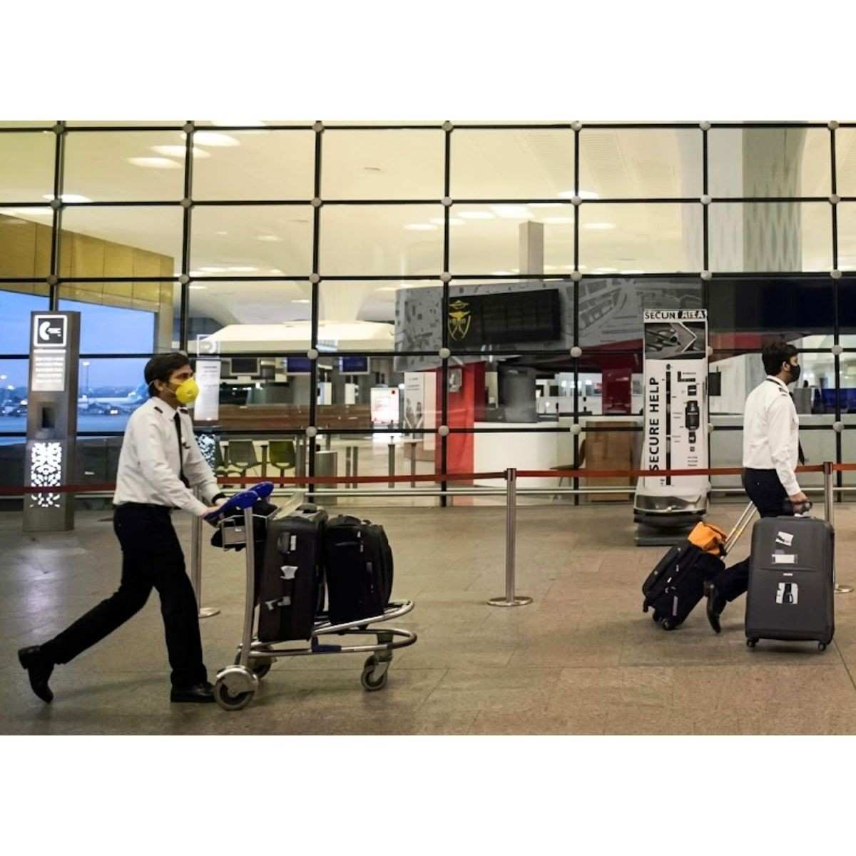 Mumbai Airport Smuggling Crackdown ₹1.79 Cr Gold Seized