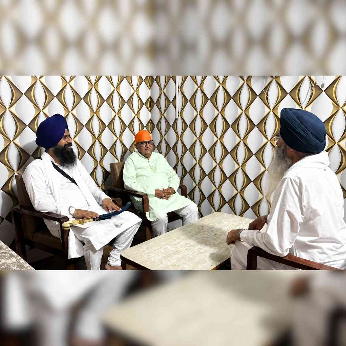 Punjab Governor Meets SGPC Over Controversial Act Row