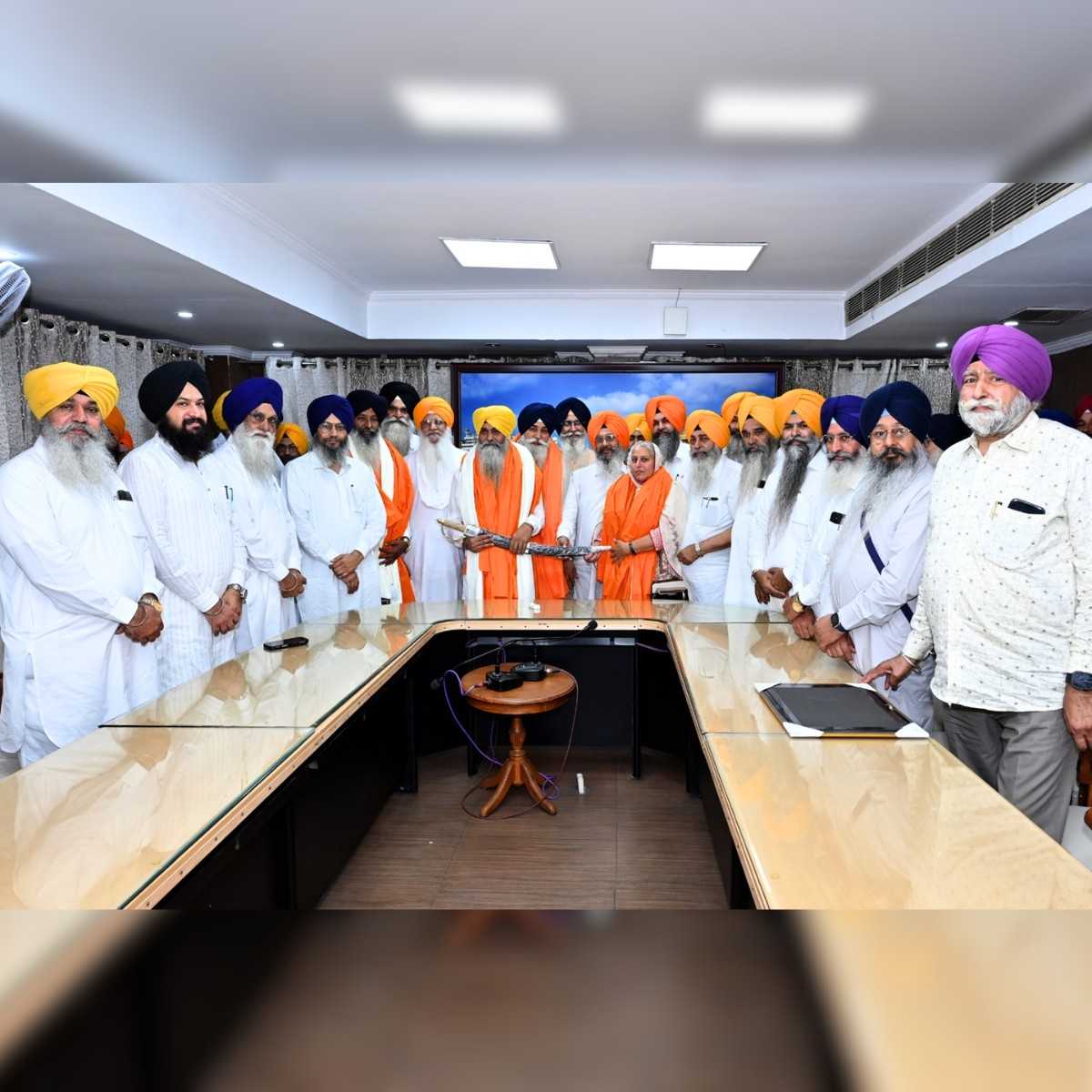 SGPC Honours Retired Officials with Siropao in Asr Ceremony