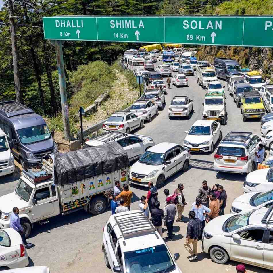 Tourist Rush Triggers Traffic Alert in Shimla Amid Heavy Jam
