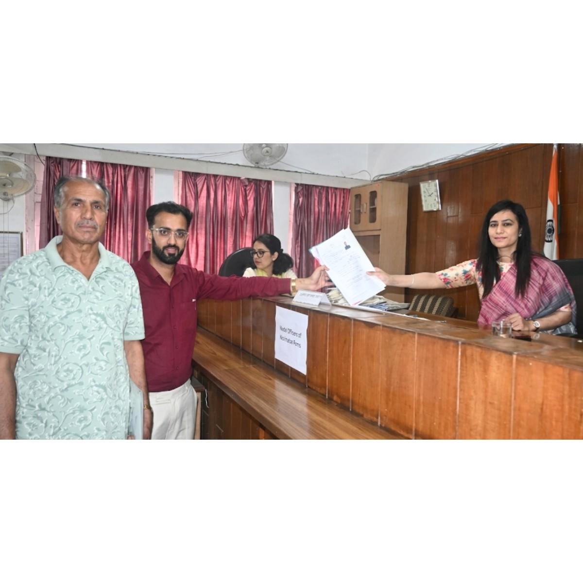 Vivek Saini Independent Candidate Files Nomination