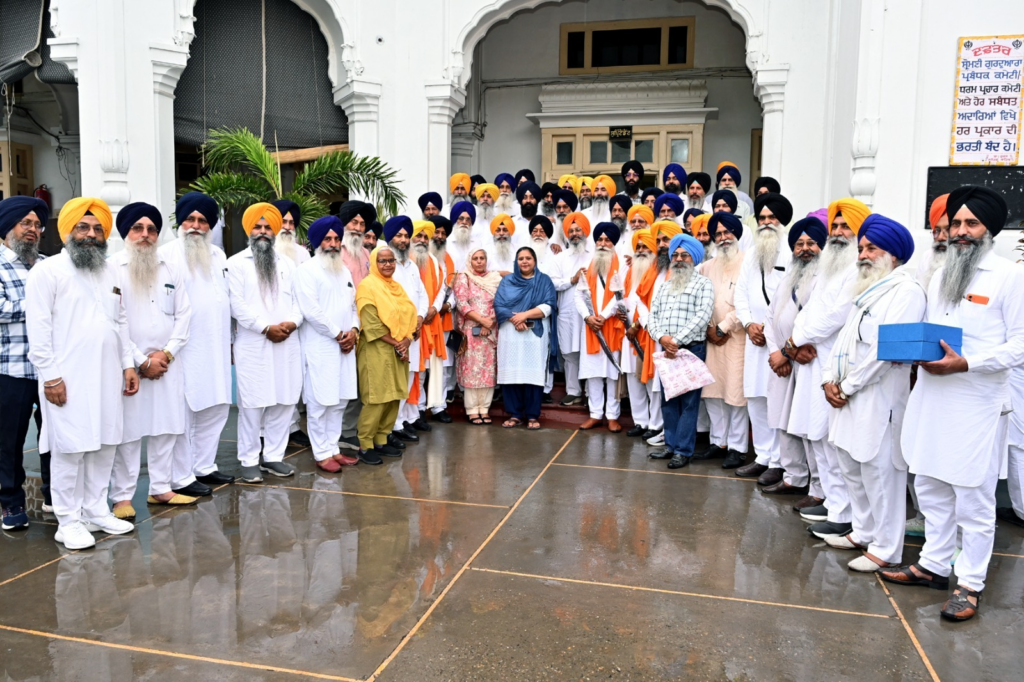 SGPC Honours Retired Officials with Siropao in Asr Ceremony