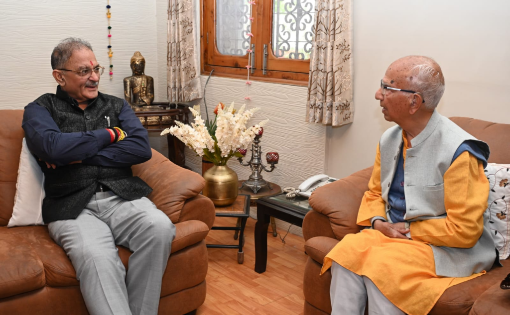 Governor Kavindra Gupta Meets Shanta Kumar in Palampur