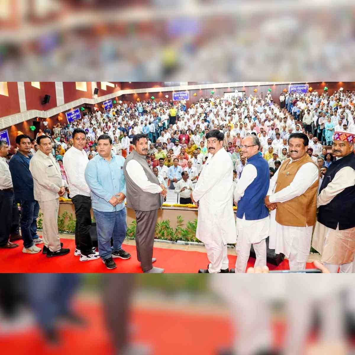 249 Una Panchayat Leaders Sworn In, Agnihotri Leads