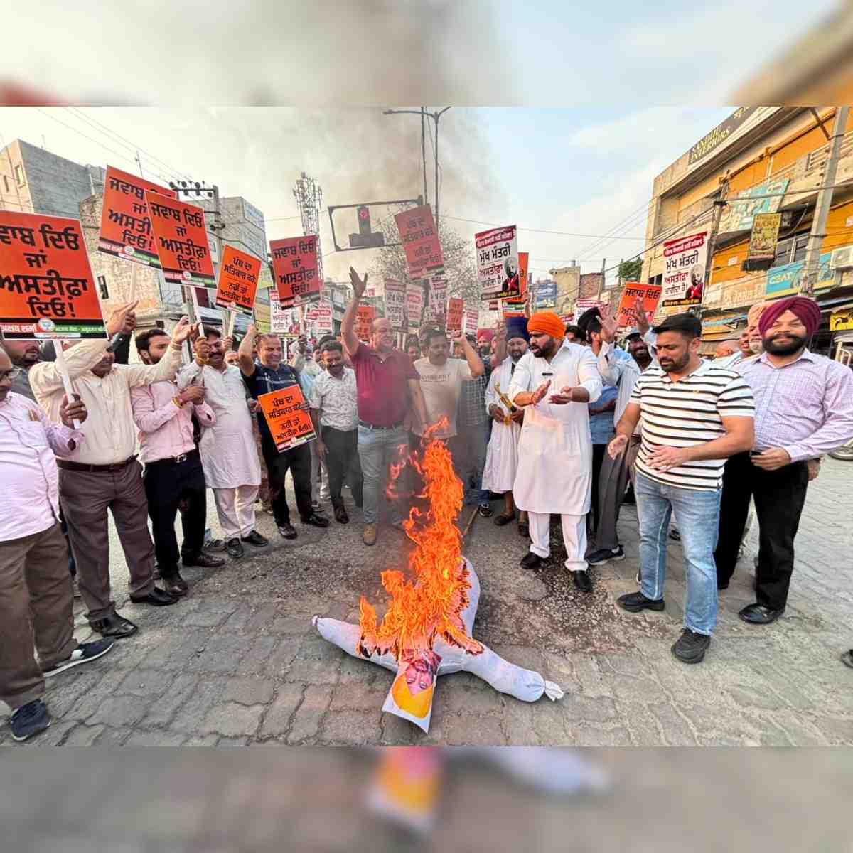 Akshay Sharma Burns Effigy, Demands Bhagwant Mann Step Down