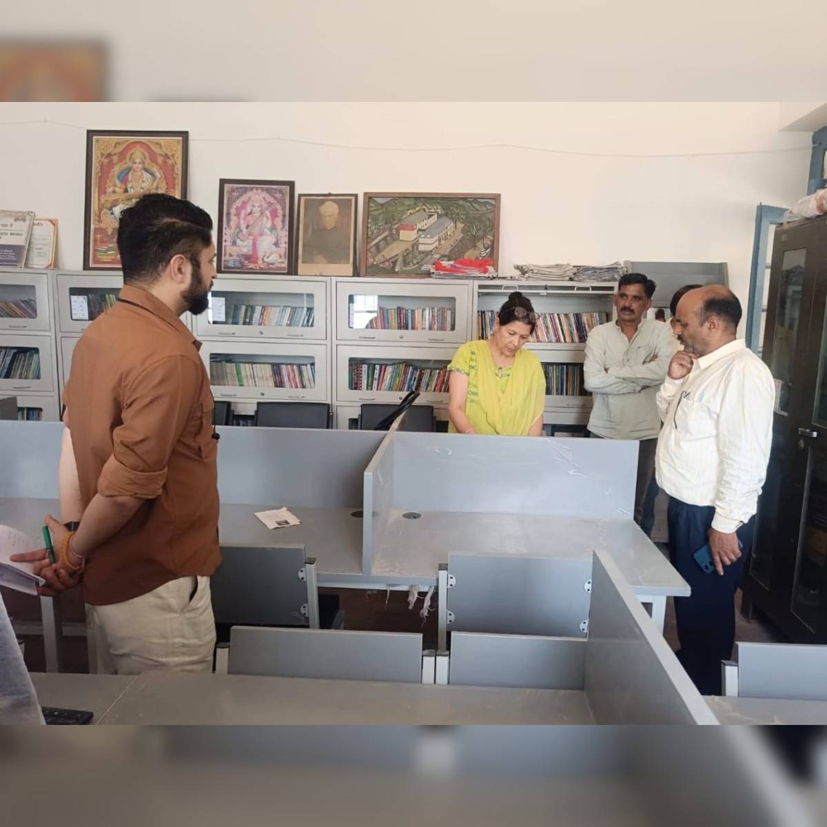 DC Apurva Devgan Conducts Surprise Inspection in Mandi