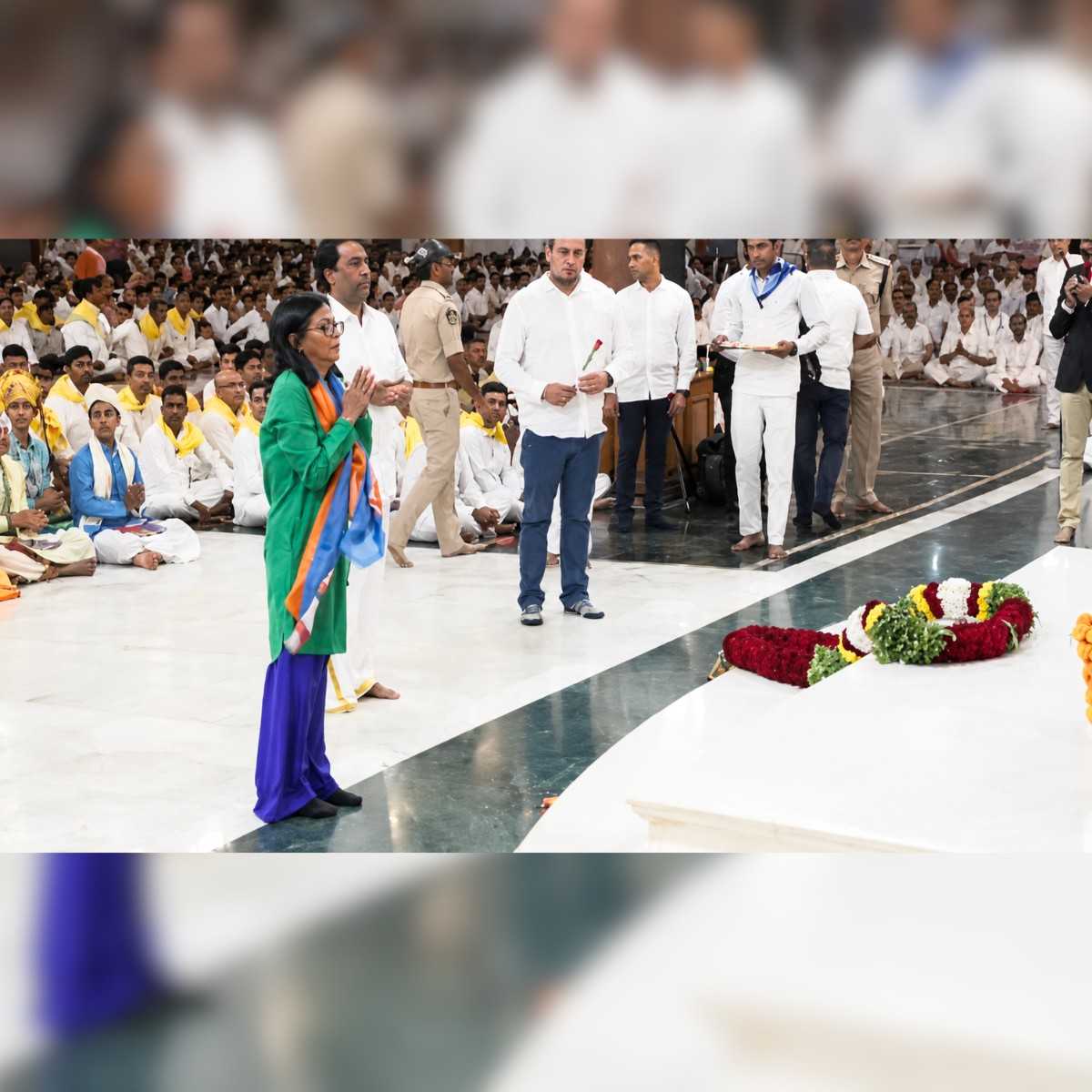 Delcy Rodríguez Visits Prasanthi Nilayam in India